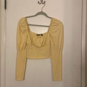 IS2 cropped blouse with puffed shoulder